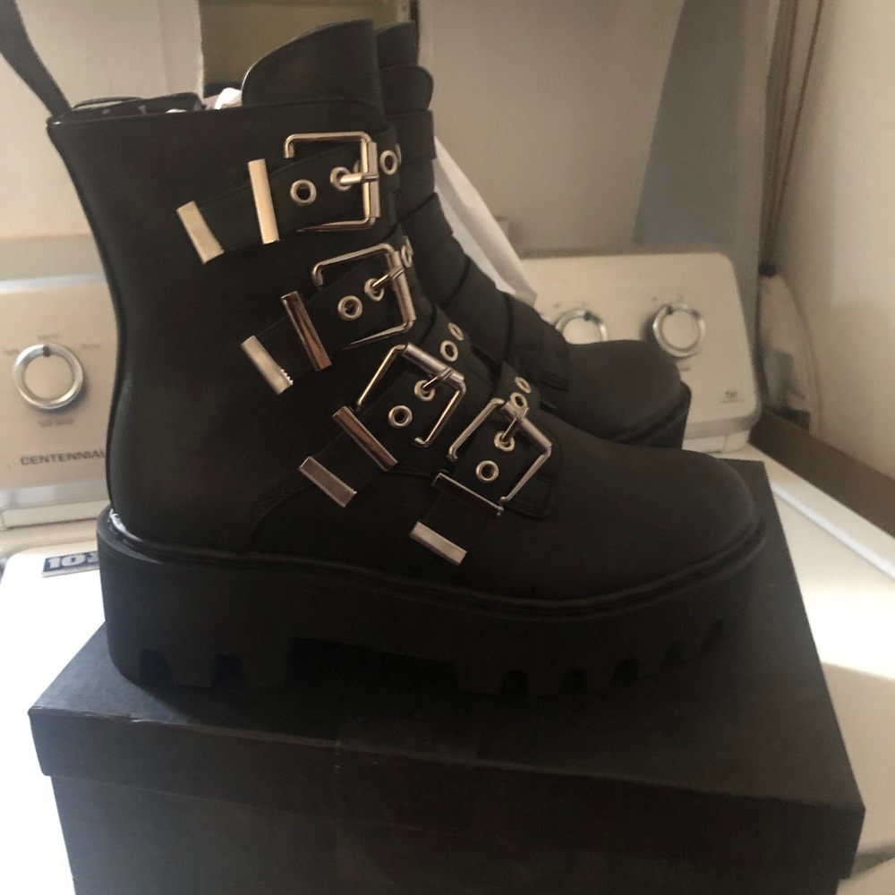 Baddie Buckle Boots